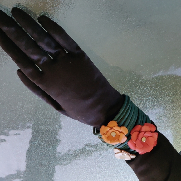 NWOT leather floral cuff bracelet - Picture 2 of 9